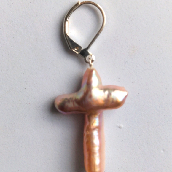 Genuine pearl cross earrings.  Lusterous freshwater pink.  Silver lever … - Picture 3 of 4